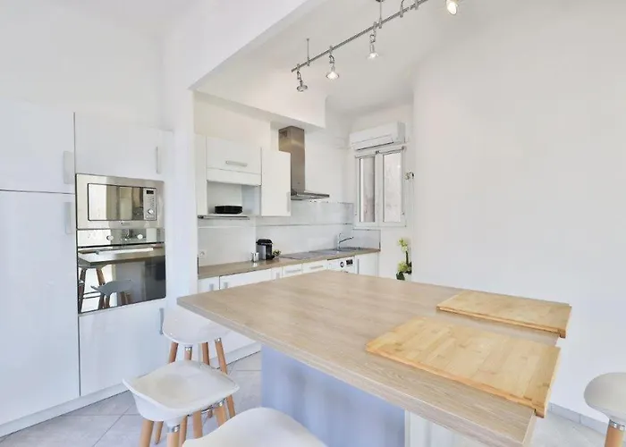 Апартаменти Key West A Raphael *